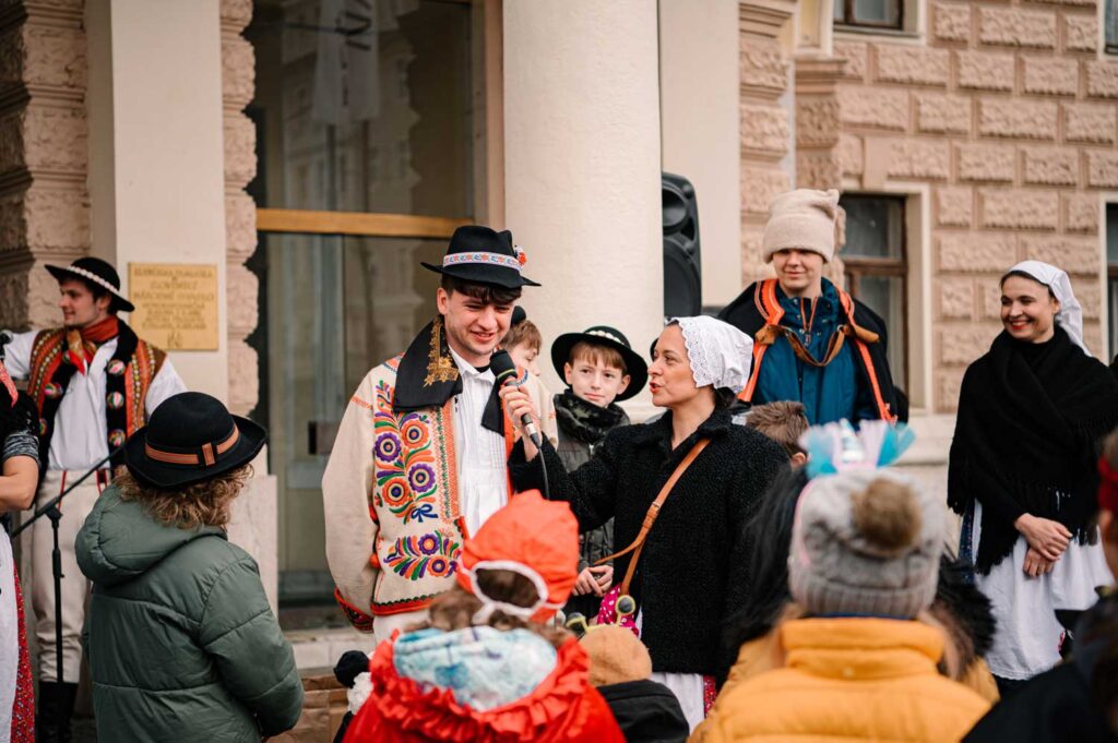 Pochod masiek so sprievodom hudby, Fašiangy 2023. Foto Lucia Benediková